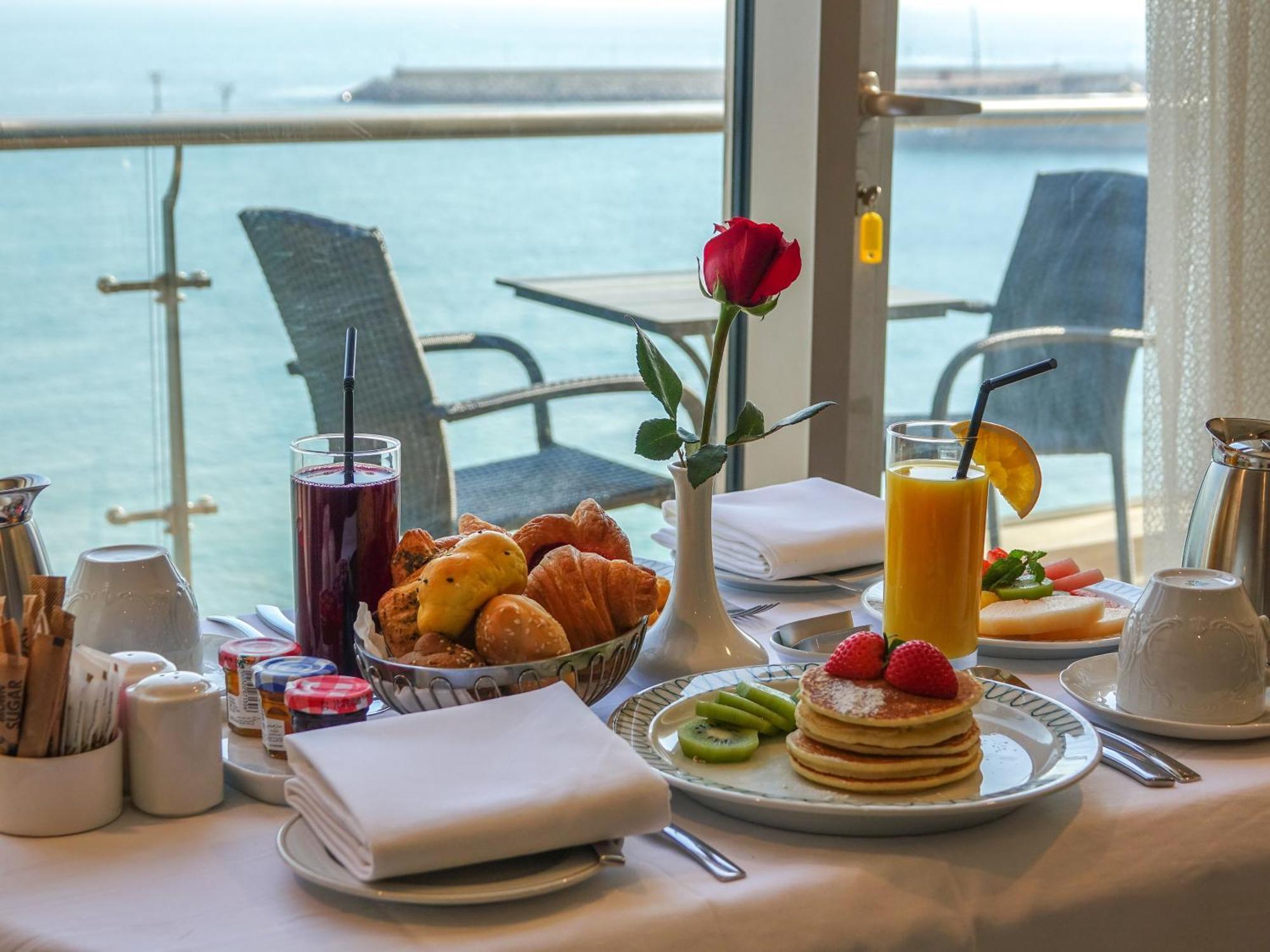 Al Kout Beach Hotel Kuwait City ภายนอก รูปภาพ